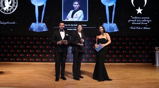 Büyükşehir'in taekwondocusu Hatice Kübra, 'Yılın En İyi Kadın Sporcusu' oldu
