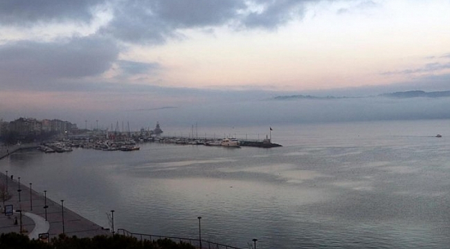 Çanakkale Boğazı'nda fırtına deniz trafiğini vurdu