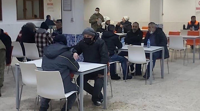 Hadımköy'de mahsur kalan kişiler kışlada misafir edildi