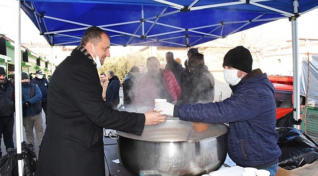İznik'te pazarcıların içi ısındı