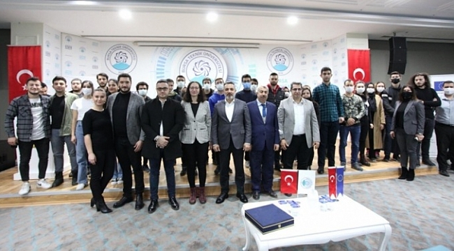 Üniversiteliler, sosyal medyada dezenformasyonu konuştu