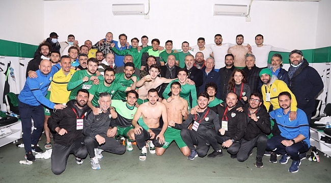 Başkan Aktaş, Bursaspor'un soyunma odasına indi
