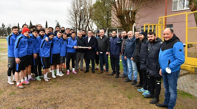 Başkan Kanar'dan futbolculara moral ziyareti