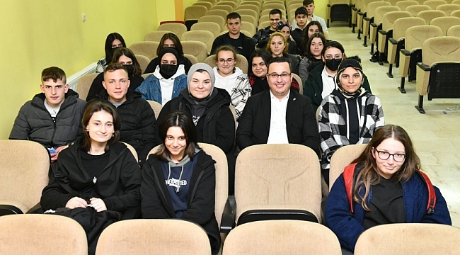 Başkan Kanar öğrencilerle buluştu