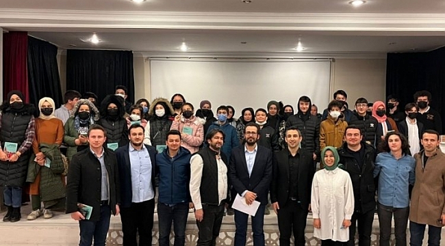 Bursa'da akademisyenler gençlere tecrübelerini aktardı