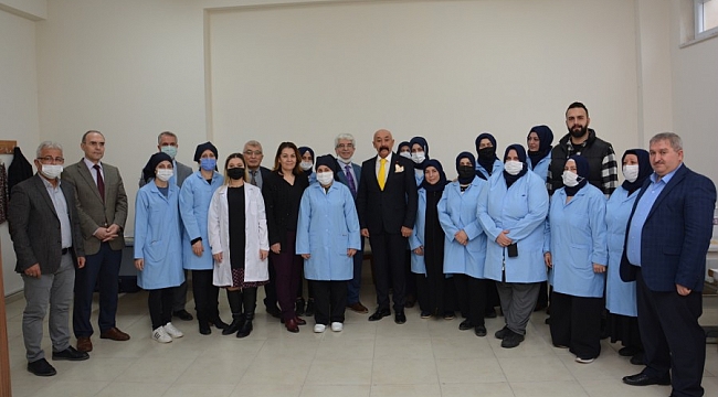 Bursa'da anneler iş başında, çocuklar sınıfta