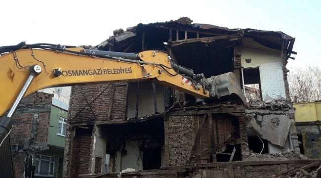 Bursa'da metruk binalar tek tek yıkılıyor