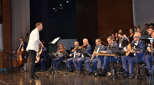 Bursa'da Müzeyyen Senar rüzgarı esti