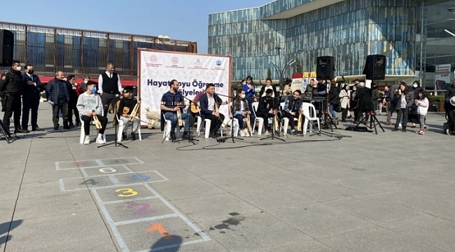 Bursa Kent Meydanı'nda müzik rüzgarı