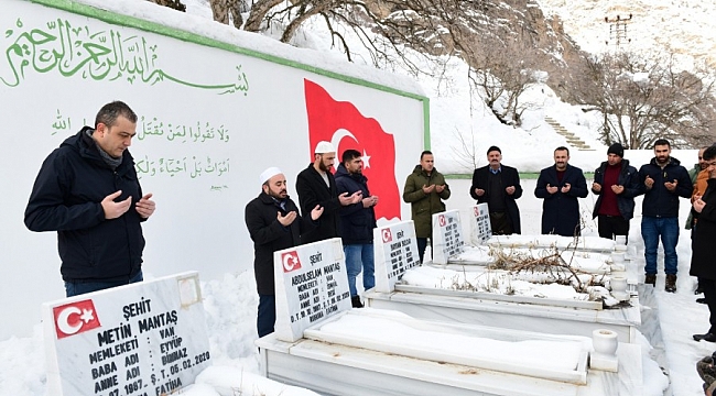 Çığ şehitleri mezarları başında dualarla anıldı