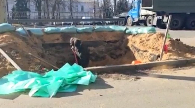 Kiev'de Ruslara karşı hendek kazdı!