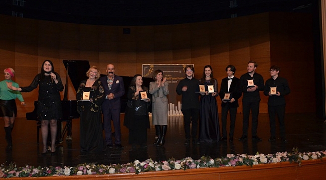 Piyanonun yıldızları Bursa'da sahne aldı