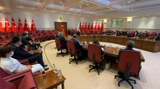 Bakan Akar, sağlık çalışanlarıyla bir araya geldi