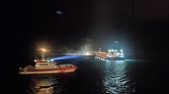 Bir gemi Çanakkale Boğazı'nda karaya oturdu