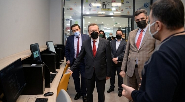 BUÜ'de Türkiye'nin ilk Yazılım Mutfağı