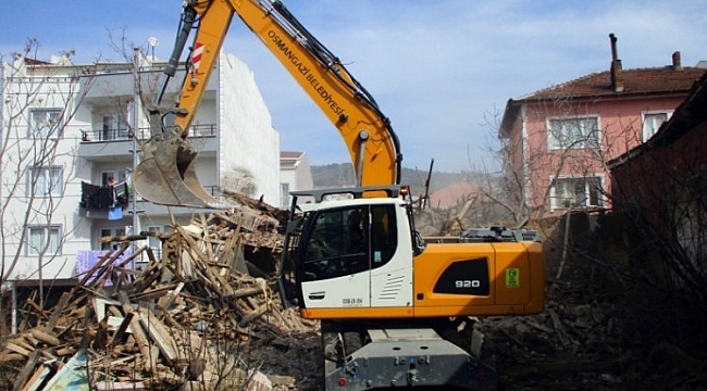 Osmangazi'de metruk binalara balyoz