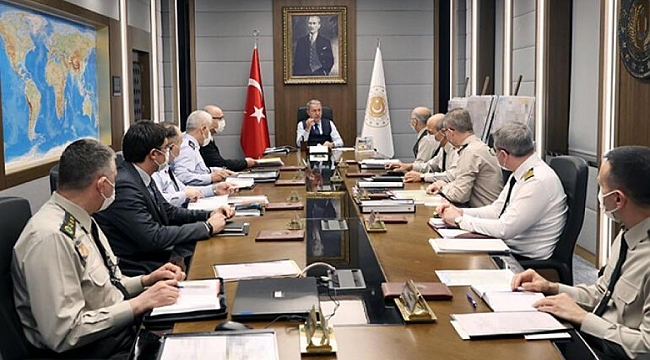 Bakan Akar'dan komutanlarla toplantı yaptı