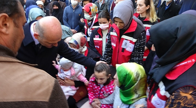 Bakan Soylu Şehit Cengiz Yiğit'in kızını teselli etti