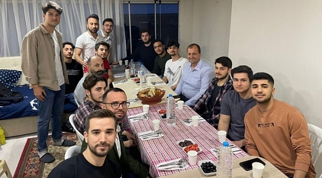 Başkan Usta, öğrencilerin iftar sofrasına konuk oldu