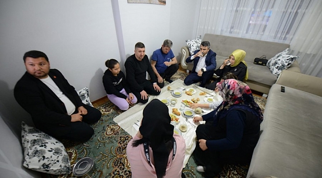 Başkan Yılmaz vatandaşlarla iftar sofrasında buluşuyor