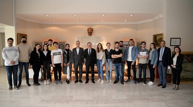 Bursa iş dünyası gençlere sahip çıkıyor