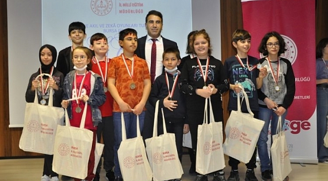 Bursa'nın dereceli 'zekileri' ödüllerini aldı