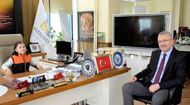 Minik Cemre, Karacabey'de başkanlık koltuğunu devraldı