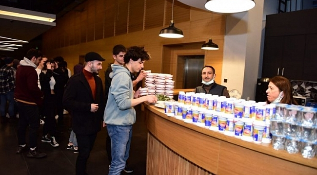 Uyumayan kütüphanede Ramazan bereketi