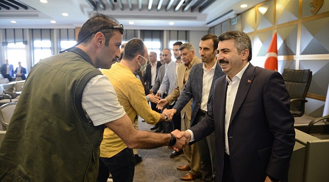 Başkan Yılmaz personelle bayramlaştı