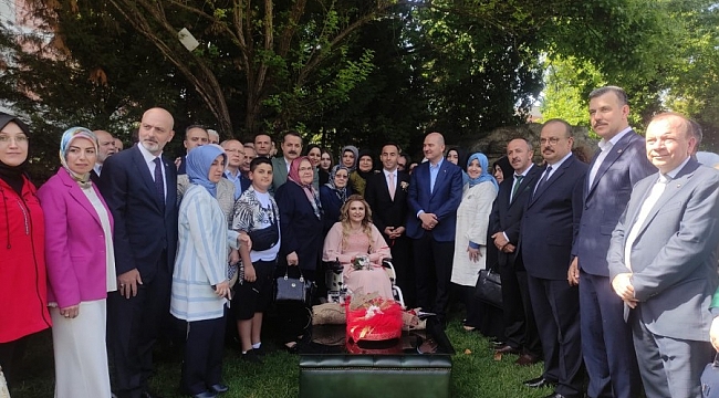 Bennur Karaburun ve Samet Ateş nişanlandı