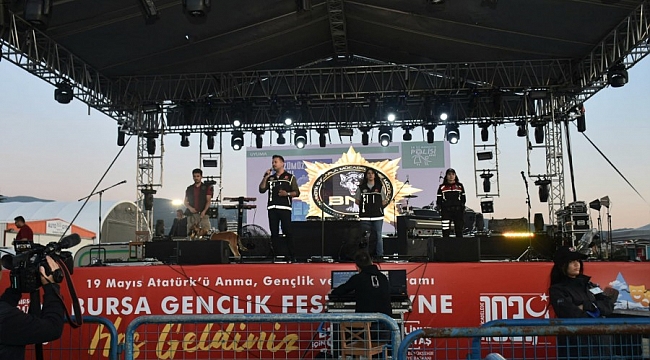 Bursa'da narkotik ekipler, konser alanında gençlere seslendi