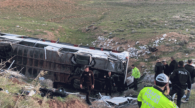Niğde'de feci kaza: 2 ölü 42 yaralı