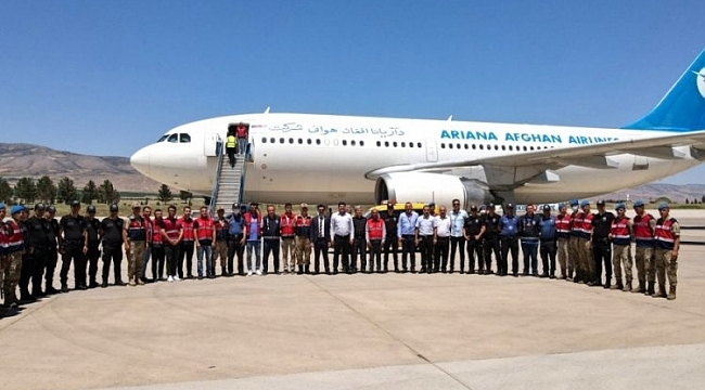 Afgan göçmenler charter seferlerle