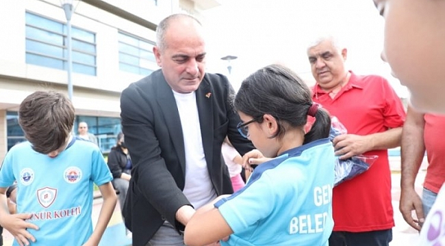 Gemlikli çocuklar bu yaz yüzme öğreniyor