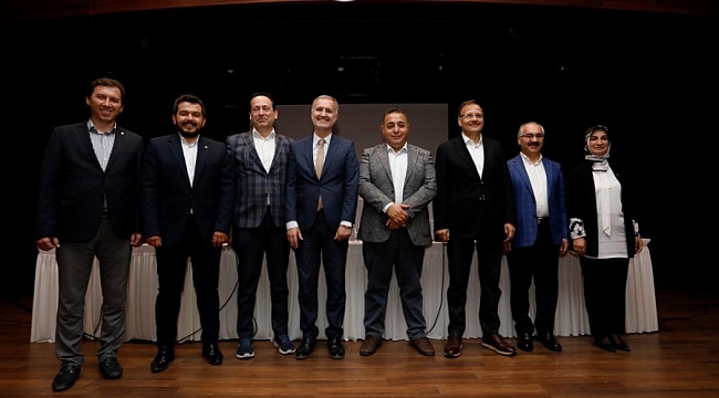 İnegöl'de 'Ekonomi ve Dış Politikada Neler Oluyor' semineri