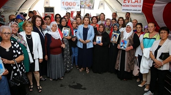 Kadın muhtarlar Diyarbakır annelerini ziyaret etti