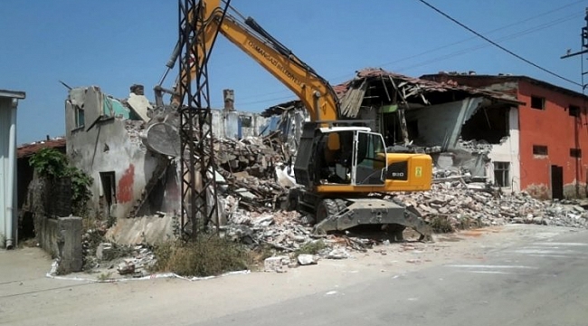 Osmangazi'de metruk binalar yıkılıyor