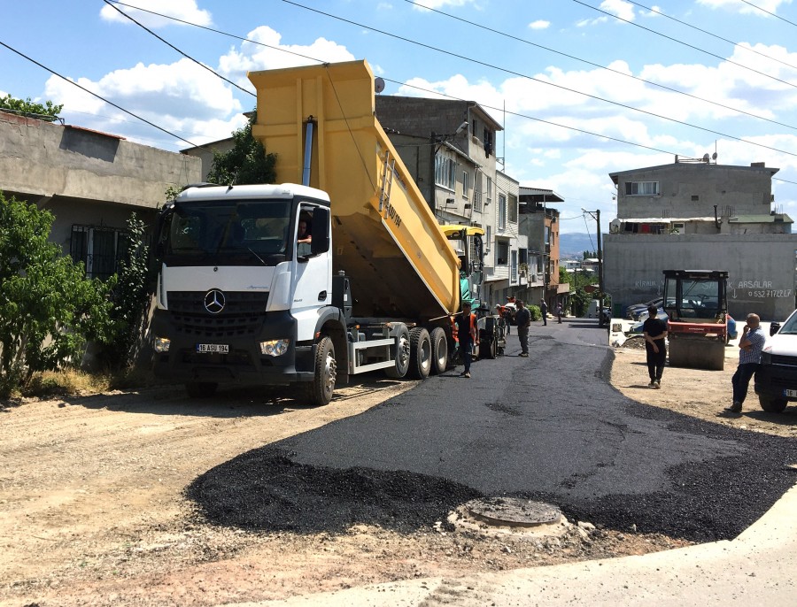 Osmangazi'de yoğun asfalt mesaisi devam ediyor