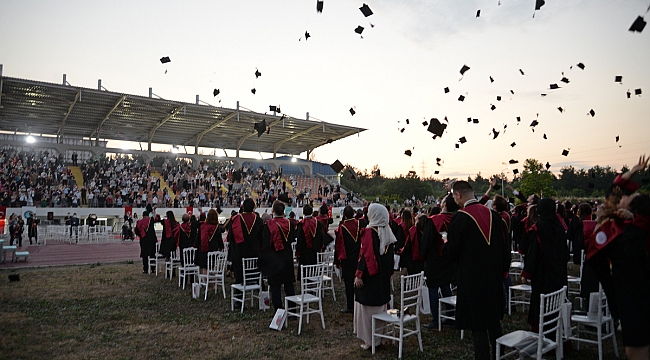 Sağlık ordusunun yeni üyeleri mezun oldu