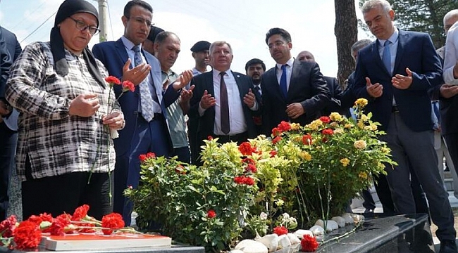 Şehit Öğretmen Aybüke, kabri başında anıldı