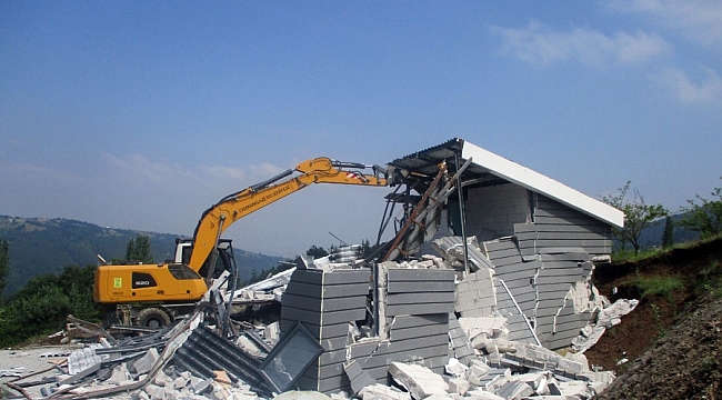 Uludağ eteklerinde kaçak yapı operasyonu