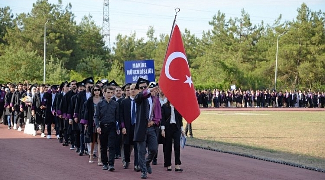 UÜ mühendislerinin mezuniyet heyecanı