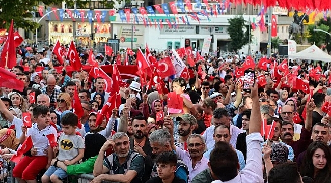 15 Temmuz'un 6. yılında Bursalılar meydanlara akın etti