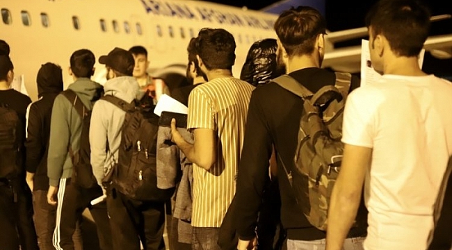 273 Afgan göçmen daha uçakla ülkelerine gönderildi