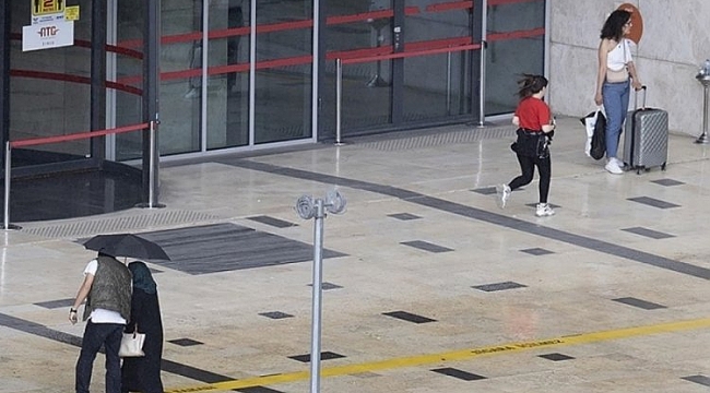 Ankara'da sağanak yağış yaşamı olumsuz etkiledi