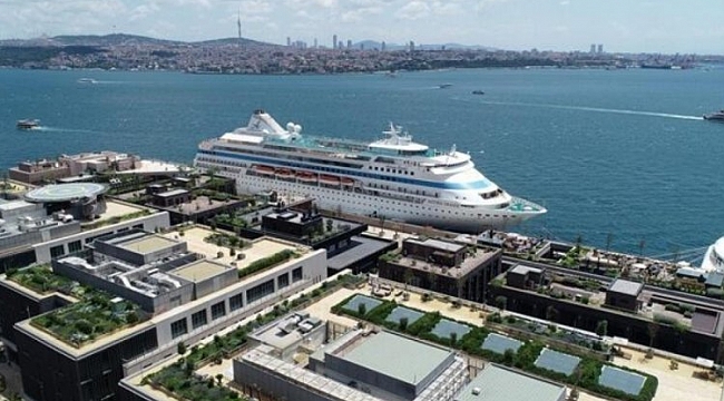 Rusya'nın kruvaziyeri İstanbul'da