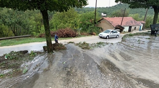 Harmancık'ta kuvvetli yağış hayatı olumsuz etkiledi