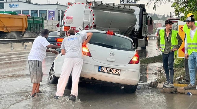 İnegöl'de sağanak yağış etkili oldu