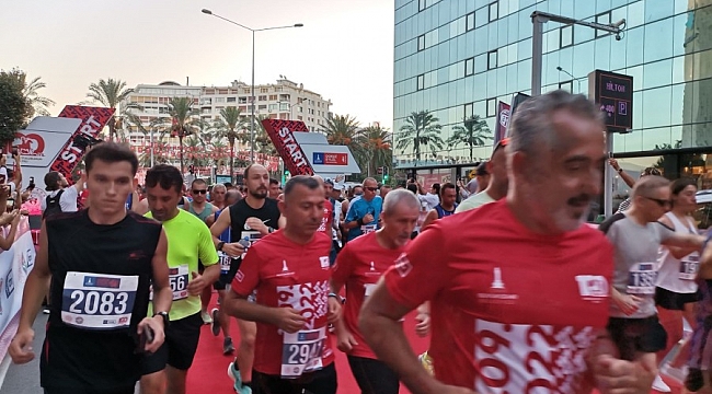 9 Eylül İzmir Yarı Maratonuna rekor katılım