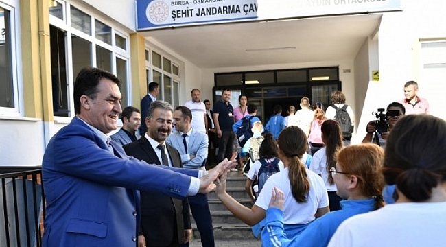 Başkan Dündar, okul ziyaretleri gerçekleştirdi